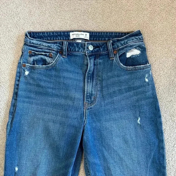 Abercrombie & Fitch The Mom High Rise Jeans Cropped Distressed Size 28/6 - Picture 4 of 7